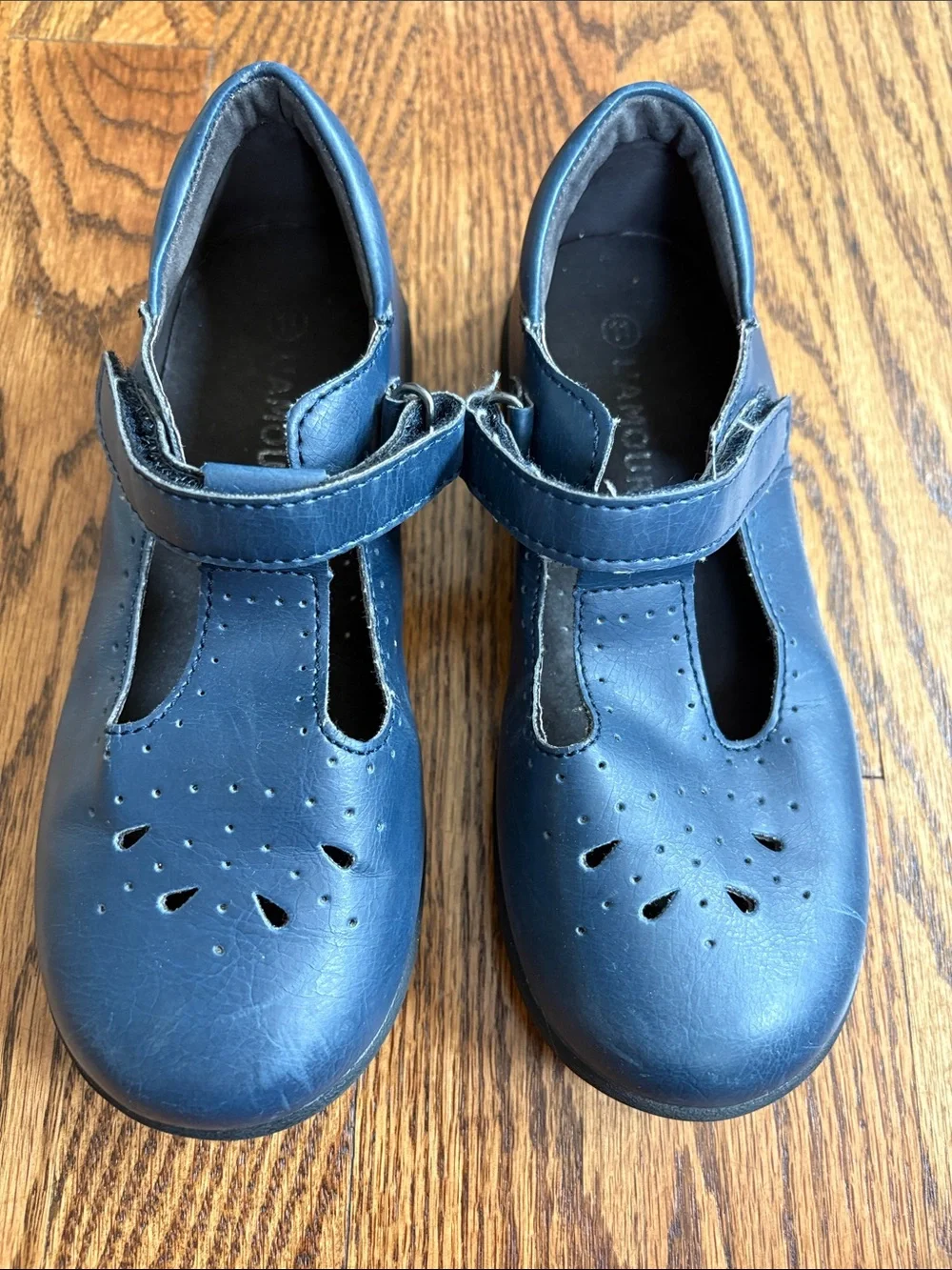 L'Amour girls navy blue with cutout pattern t-strap Mary Jane shoes, size 11.
